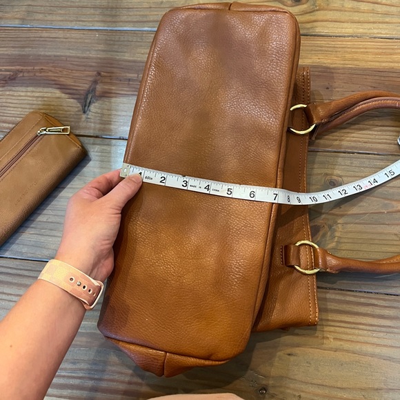 Liz Claiborne Women’s Cognac Multi-divider/Pockets XL Handbag Tote and Wallet - Picture 9 of 16